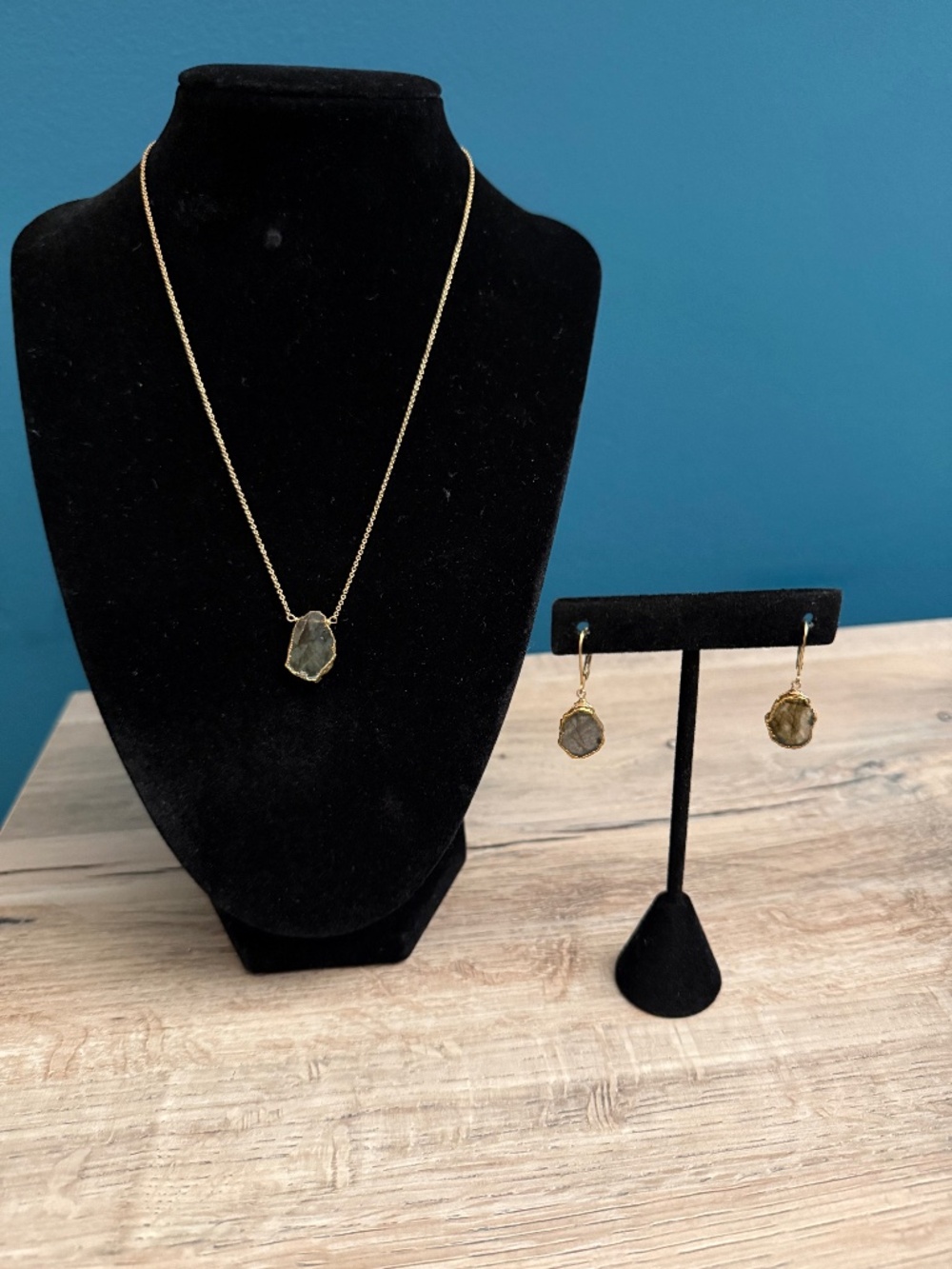 Artisan Labradorite Necklace & Earring Set Gold Tone
